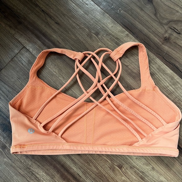 Very Well Loved Lululemon Free to Be Sports Bra - Picture 5 of 7